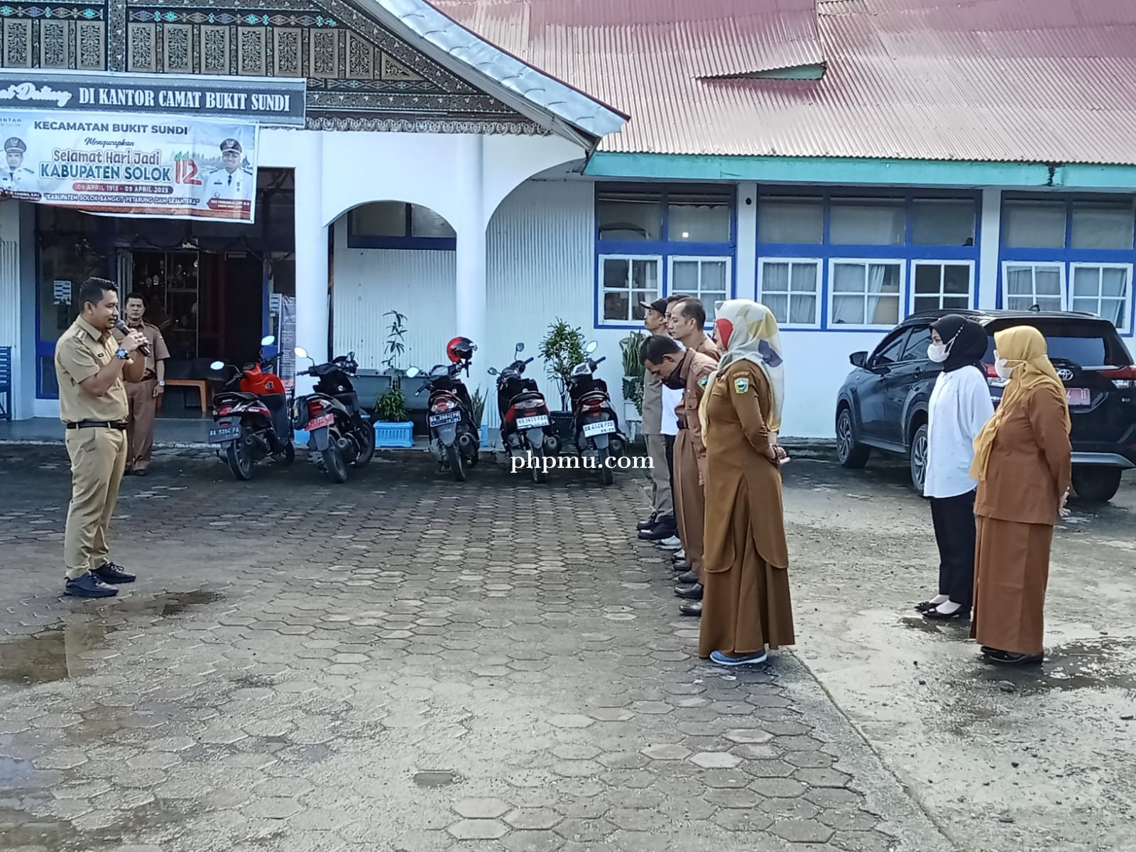Apel Senin Perdana Kantor Camat Bukit Sundi Pasca Libur Lebaran